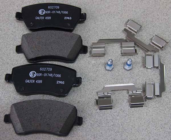 Brake Pads 410608481R / 7701208422 / 8200432336 / 4154210510 For Renault Largus / Logan K4M / K7M / K9K / D4F